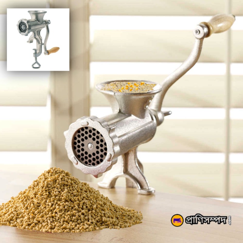 মিনি ফিড তৈরির মেশিন(Mini feed making machine)।